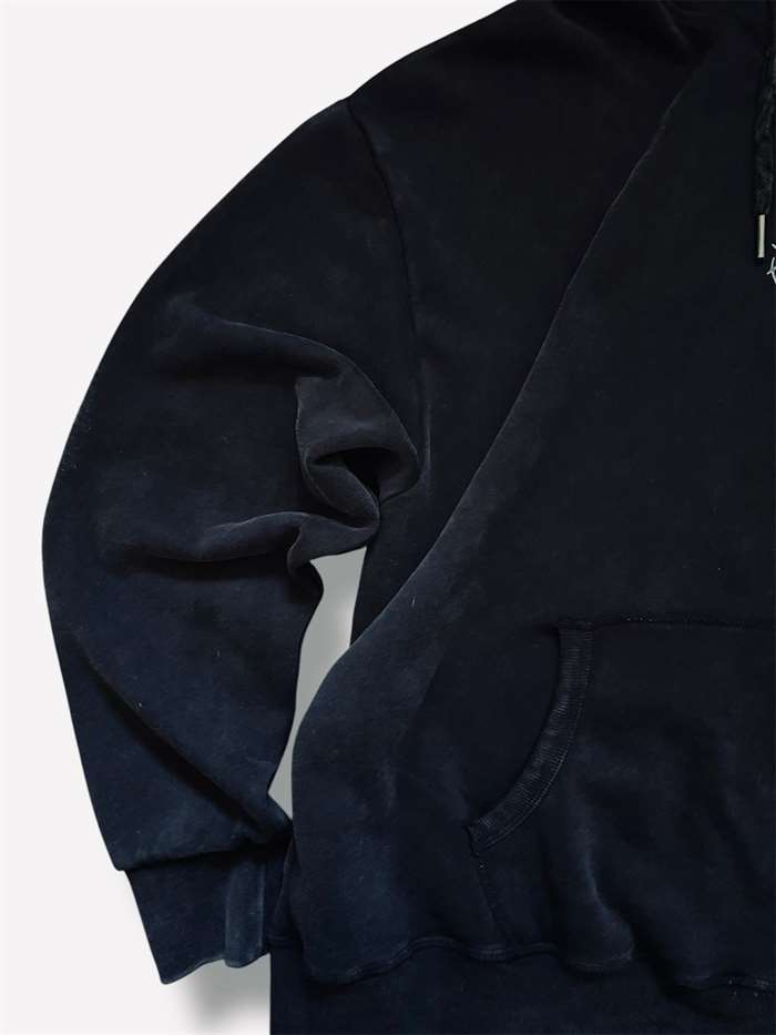 Detalle de la manga y el puño del Hoodie Corona Plata.